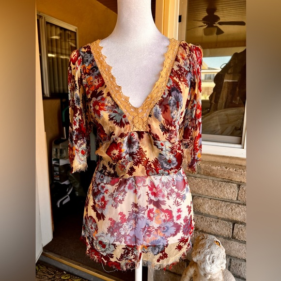 JOIE Floral Sheer Silk Blouse Low V Crochet Neck & Back Flowing Split Sleeves! 4 - Picture 3 of 14